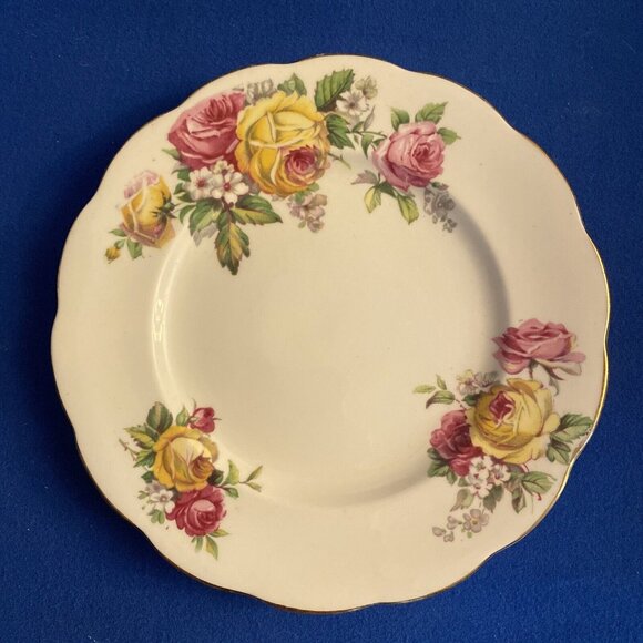 Queen Anne England Bone China MANOR ROSES Set Of 2‎ Butter Or Cake Plates - Picture 2 of 3